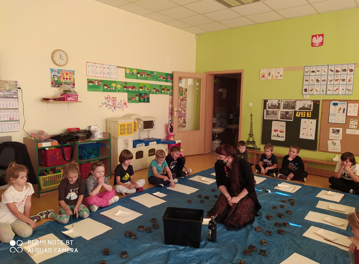 Grupa X – 6 latków realizuje Projekt „ Biblioteka Przedszkolaka”